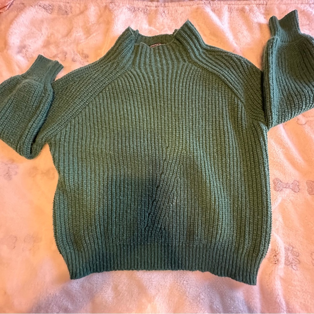 Green knitted sweater #knitwear